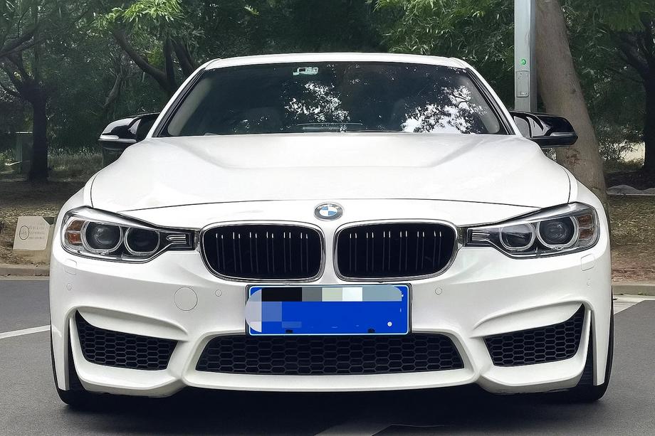 BMW 4-serie F32/F33/F36 2012–2020 M-Look njurgaller (svart högglans med kromkant) Image