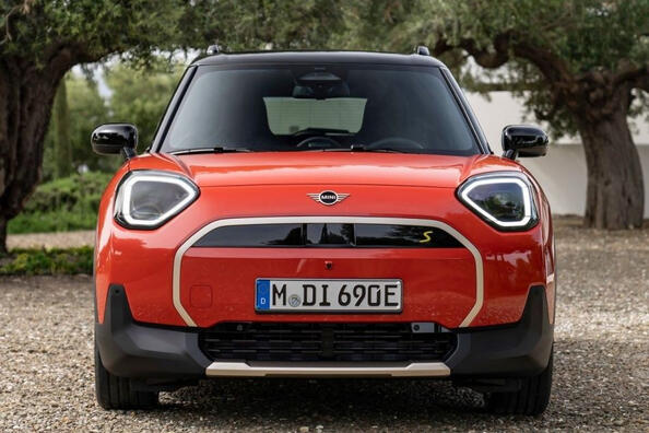 Test av den elektriska crossovern MINI Aceman
