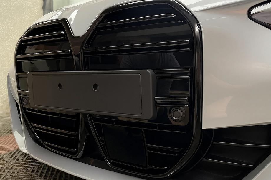 BMW 4-serien G22/23/26 2020– M-Look njurgrill (för I4 G26,2022+, blanksvart) Image