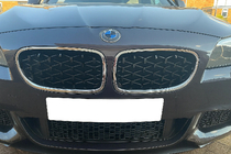 BMW 5-serien F10/F11 2010–2016 Njurgaller Diamond Black (kromad kant) foto 1