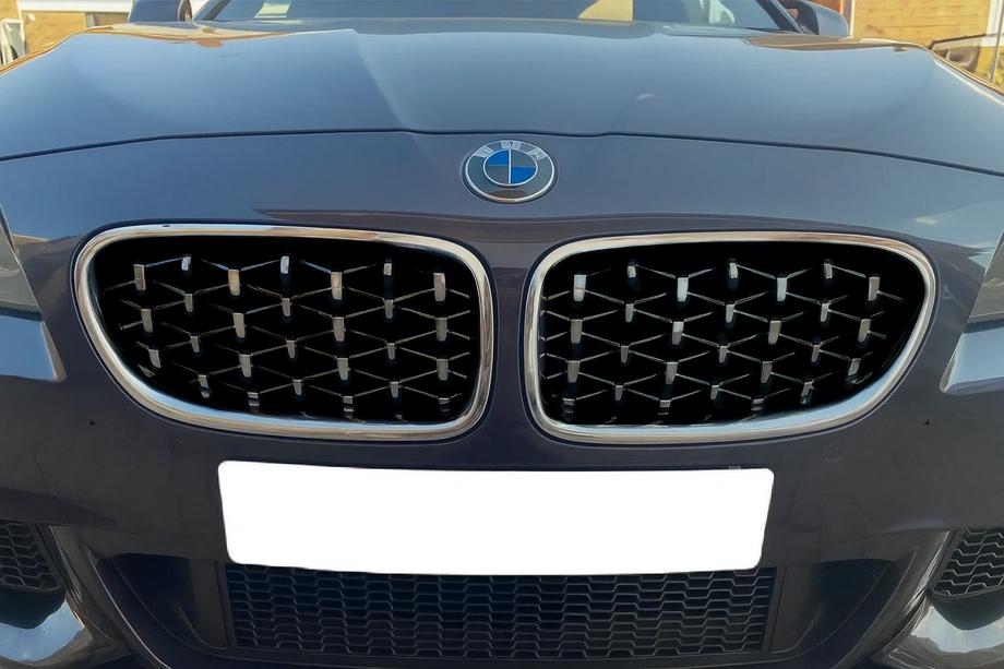 BMW 5-serien F10/F11 2010–2016 Njurgaller Diamond Silver (kromkant) Image