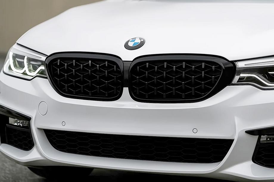 BMW 5-serien G30/G31 2017–2023 Njurgaller Diamond Black V1 (2017-2020, svart kant) Image