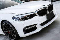BMW 5-serien G30/G31 2017–2023 Njurgrillar 1 Bar (2017-2020, svart högglans med kromlist) foto 1