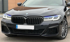 BMW 5-serien G30/G31 2017–2023 Njurgrillar 1 Bar (2021+, blanksvart) foto 2