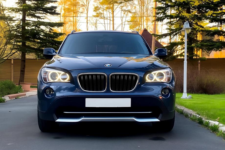 BMW X1 E84 2009–2015 M-Look njurgaller (svart högglans med kromkant) Image