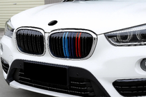 BMW X1 F48 2015–2022 M-Look njurgrillar (2015-2019, M-Color med kromkant) foto 1