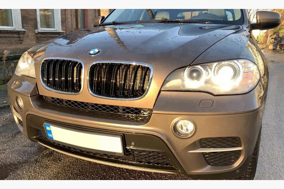 BMW X5 E70 2007–2013 M-Look njurgaller (svart högglans med kromkant) Image