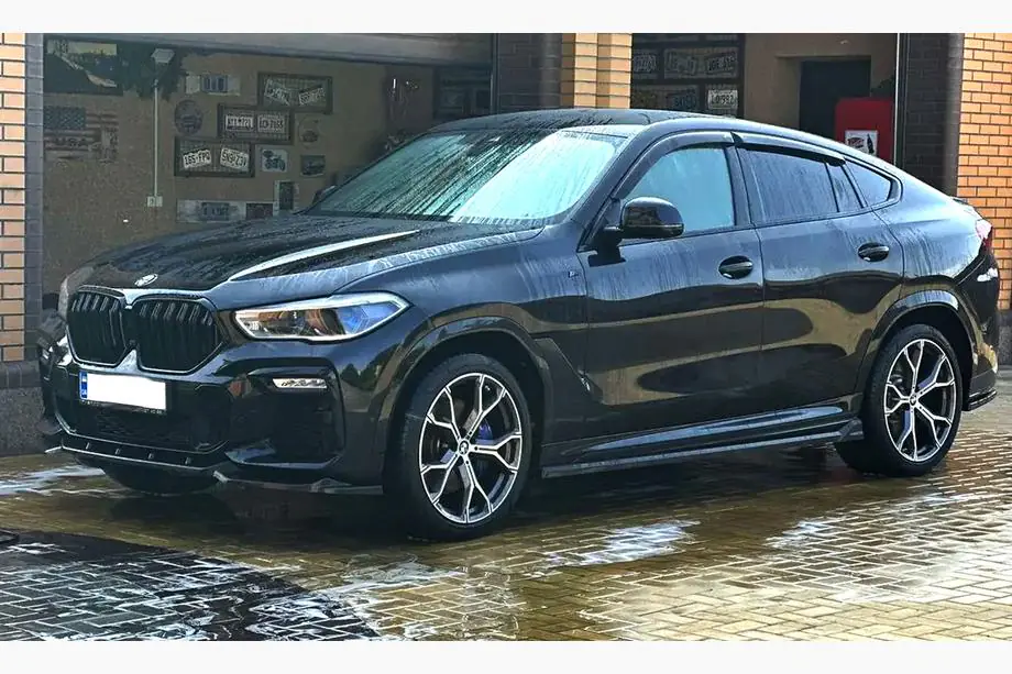 BMW X6 G06 2019–2027 M-look njurgrill (2019-2022, blanksvart) Foto 2
