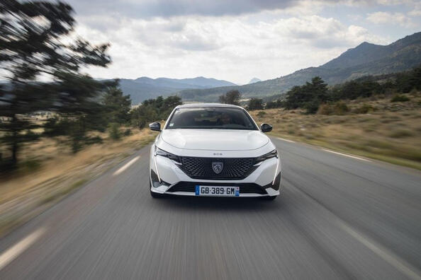 Peugeot e-308: Test av en stilren elektrisk halvkombi