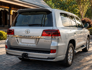 Toyota Land Cruiser 200 2007–2021 Bakre diffuserinsats utan krom 2016-2021 (Executive 2019/2021, för dragkrok) foto 2