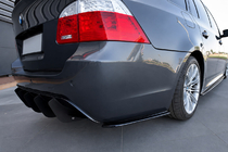 BMW 5-serien E60/E61 2003–2010 Bakre FLAP-tillägg DPT (blank svart) foto 2