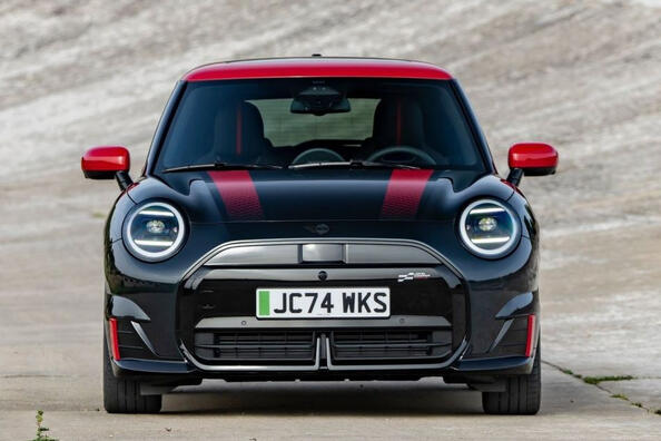 Test av elhalvkombin MINI John Cooper Works Electric