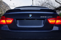 BMW 3-serie E90/E91 2005–2011 PSM-Style spoiler (för E90, blank svart) foto 2