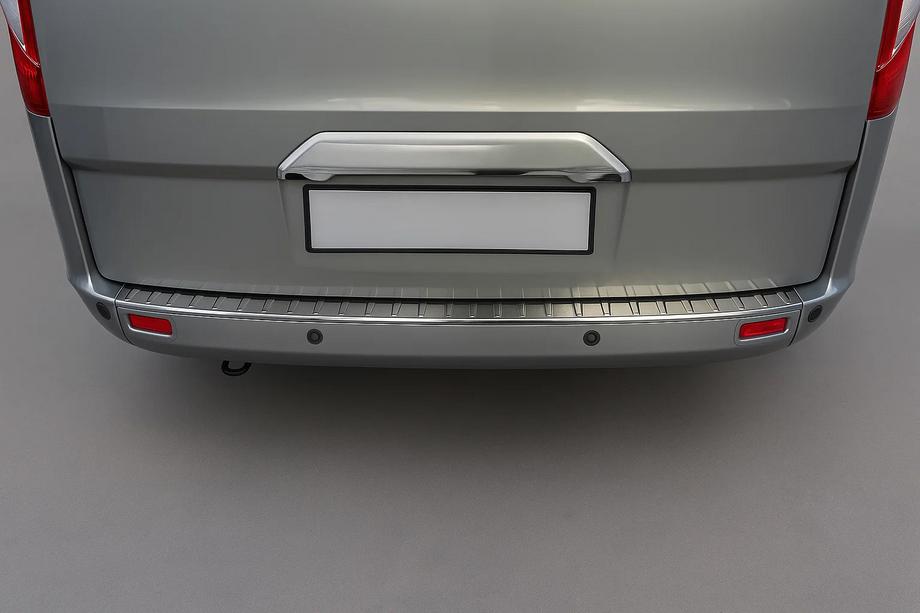 Ford Custom 2013–2022 Kromlist ovanför registreringsskylten (utan kamera, rostfritt stål) Foto 1