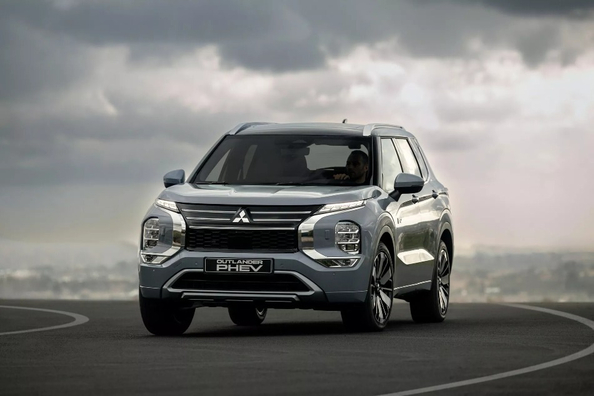 Test av Mitsubishi Outlander PHEV 2024: hybrid för långa resor