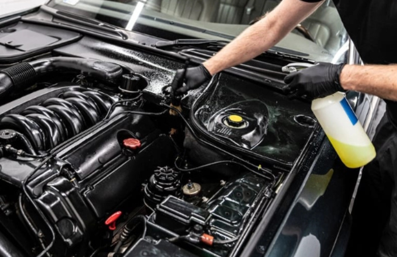 Behöver man tvätta bilens motor?