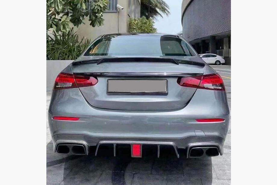 Mercedes E-klass W213 2016–2023 Spoiler V7 (Kolfiber) Image