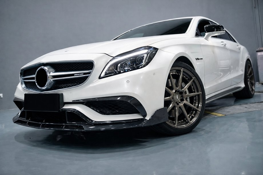 Mercedes CLS C218 2011–2018 Frontläpp till stötfångare Lip V2 (för CLS63 AMG SD 2015-2018, kolfiber) Image