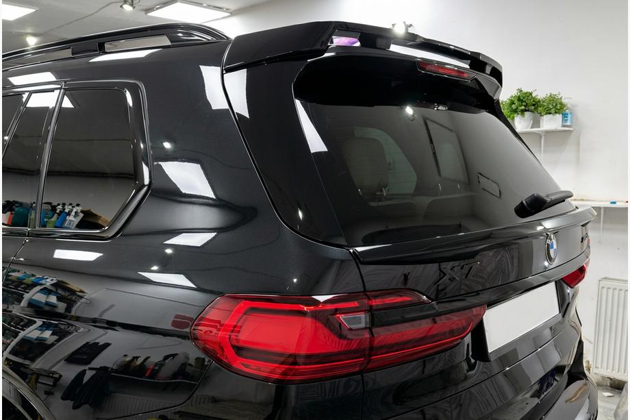 BMW X7 G07 2019– Nedre spoiler V1 (Svart högglans) Image