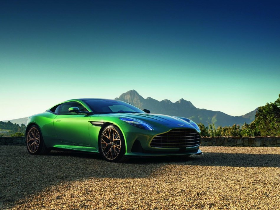 Test av sportcoupén Aston Martin DB12 2024