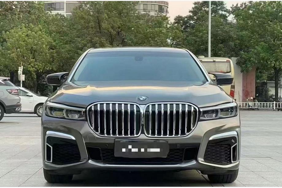 BMW 7-serien F01/F02 2008–2015 Facelift-kit för G12 M760 (utan byte av bagagelucka och bakskärmar) Foto 3