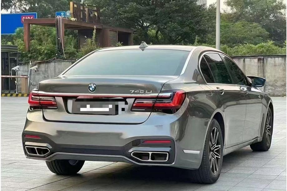 BMW 7-serien F01/F02 2008–2015 Facelift-kit för G12 M760 (utan byte av bagagelucka och bakskärmar) Foto 4