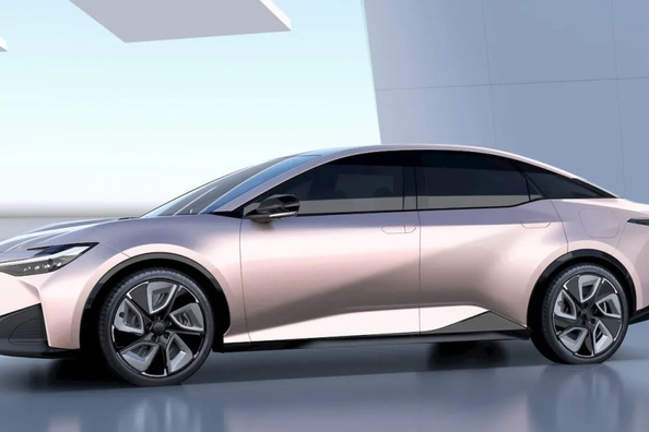 Test av den elektriska sedanen Toyota bZ3