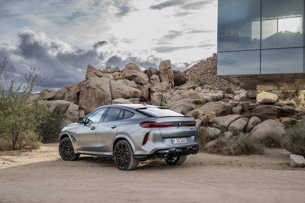 Uppdaterad BMW X6 M (F96): test av den sportiga crossovern Foto 4