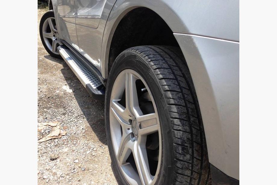 Mercedes ML W164 2005–2011 Sidosteg Allmond Grey (2 st, aluminium) Foto 5