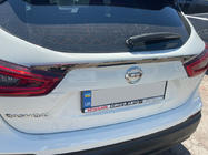 Nissan Qashqai 2014–2021 Dekorlist ovanför registreringsskylten (rostfritt stål) Carmos - turkiskt stål foto 2