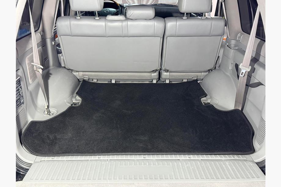 Toyota Land Cruiser 100 1998–2007 Textil bagagerumsmatta Premium 2 st svart (7 säten) Image