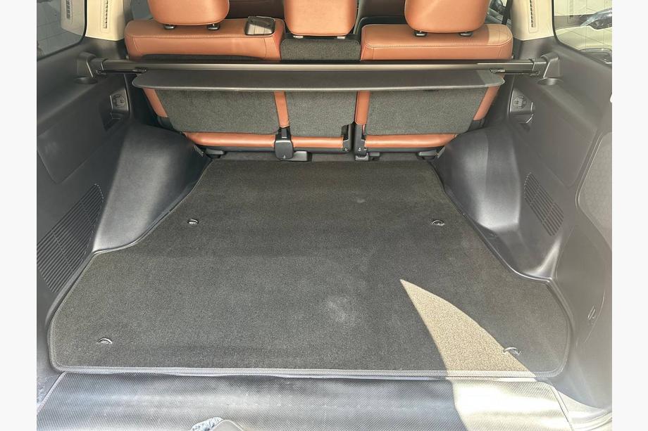 Toyota Land Cruiser 200 2007–2021 Textil bagagerumsmatta Classic V-1 (5 säten, svart) Image