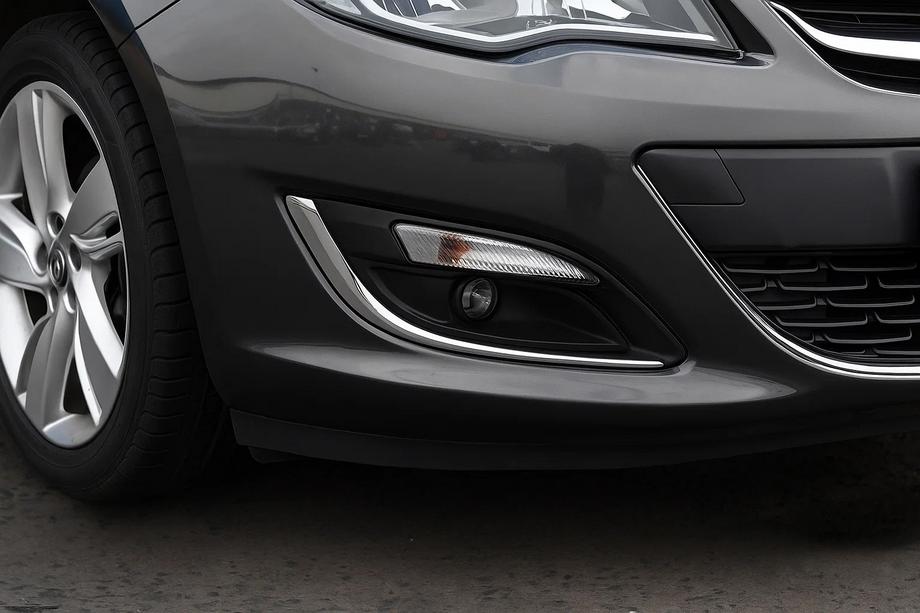 Opel Astra J 2009–2015 Kromlister för dimljus (2 st, rostfritt stål) 2010-2013, OmsaLine Image