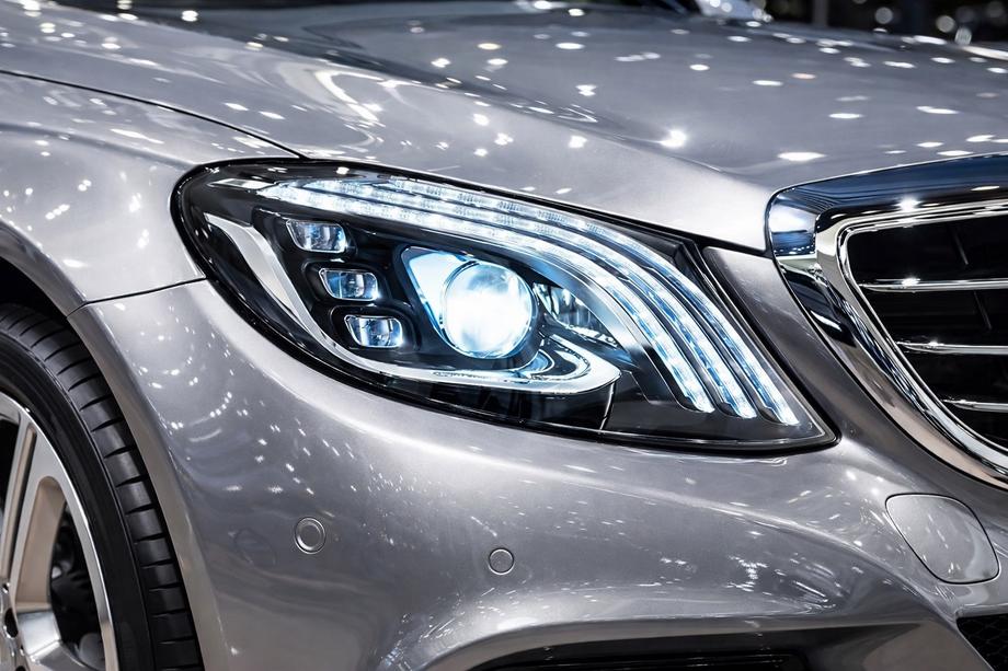 Mercedes C-class W205 2014–2021 Framstrålkastare Maybach (2 st) Foto 1
