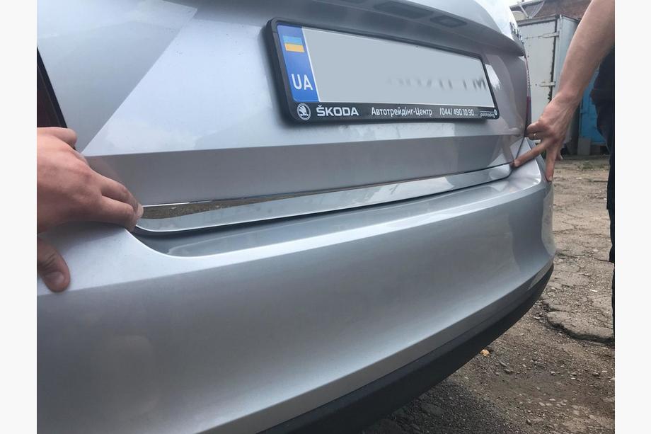 Skoda Rapid 2012–2019 Kantlist för bagagelucka (rostfritt stål) Carmos - turkiskt stål Image