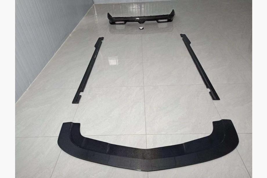 Dodge Challenger 2008–2023 Bodykit Carbon FullSet Image