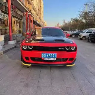 Motorhuv (kolfiber) Dodge Challenger 2008–2023 foto 2