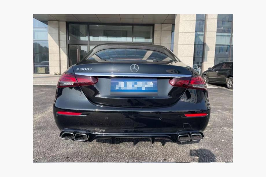Mercedes E-klass W213 2016–2023 Bakre diffuser med avgasändrör Silver (för Base, Design E63 2020-2024) Image