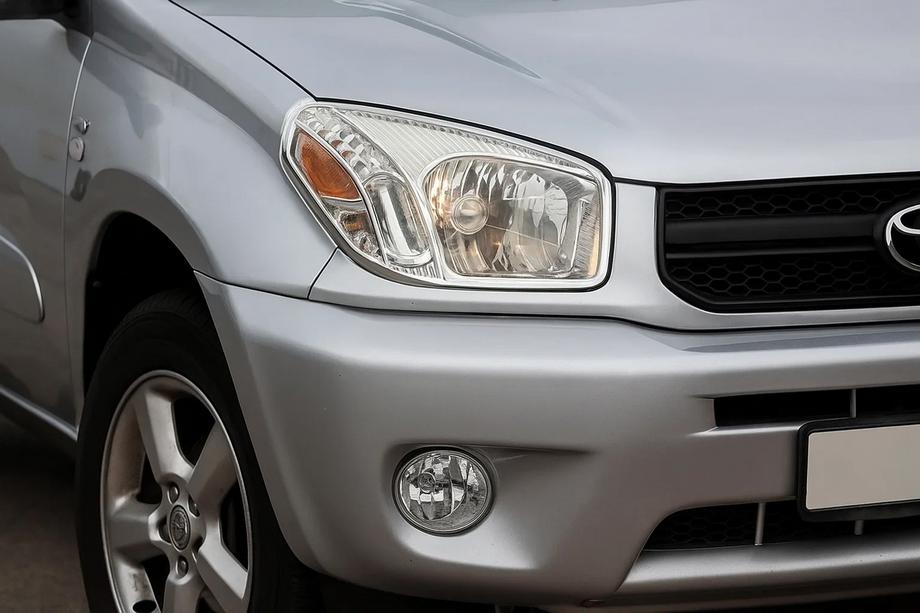 Toyota Rav 4 2001–2005 Kromade strålkastarramar (2 st, plast) 2003–2006 Image