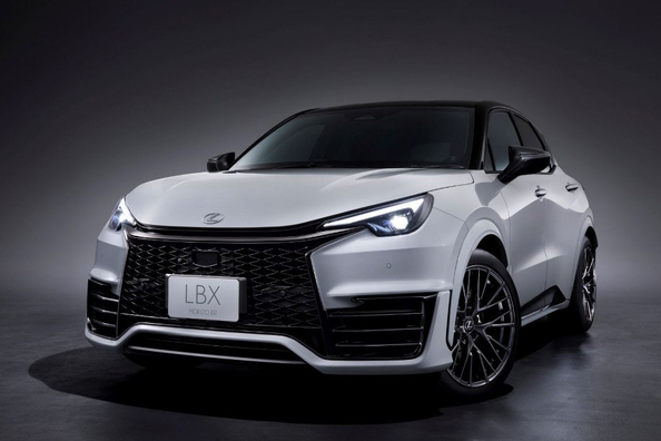 Test av Lexus LBX 2025: kompakt crossover med premiumkänsla