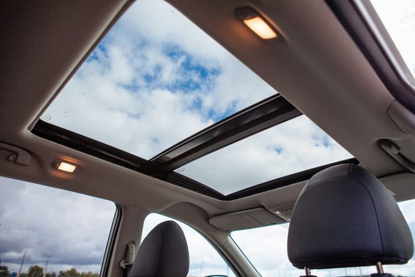 Panoramatak i bilen: fördelar och nackdelar