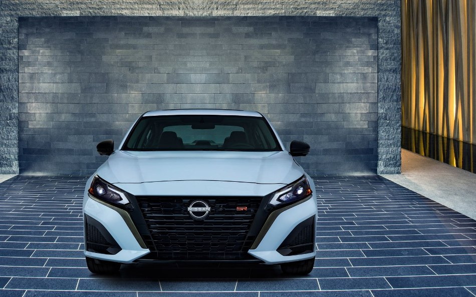 Uppdaterade Nissan Altima: en ny syn på den klassiska sedanen