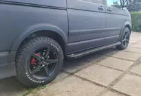 Volkswagen T5 Multivan 2003–2010 Sidosteg X5-typ, svarta (2 st, aluminium) foto 2
