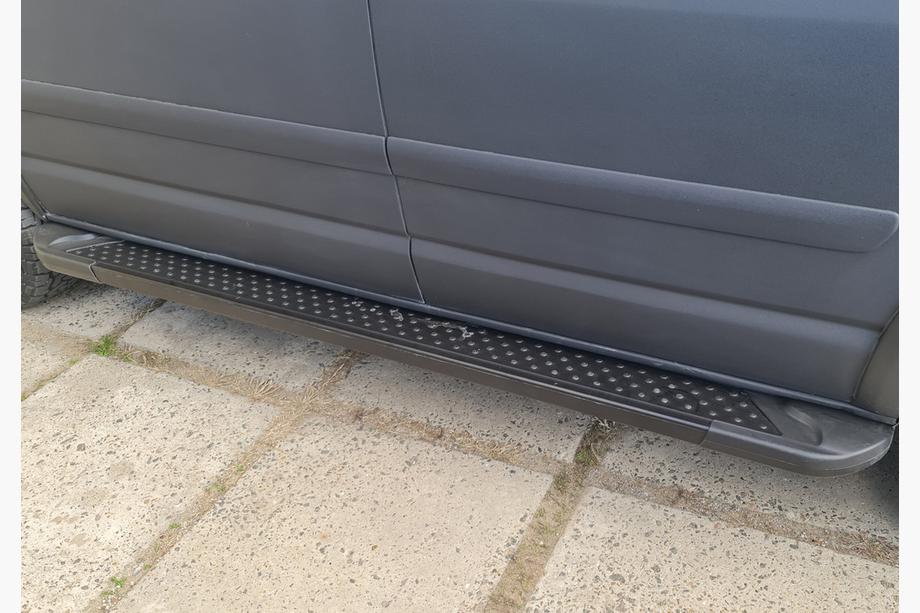 Volkswagen T5 Multivan 2003–2010 Sidosteg X5-typ, svarta (2 st, aluminium) Lång hjulbas Image