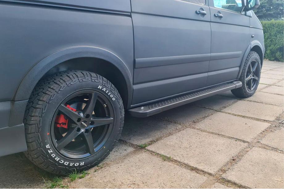 Volkswagen T5 Transporter 2003–2010 Sidosteg Allmond Black (2 st, aluminium) Lång hjulbas Image