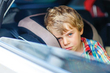 Vad gör du om barnet blir åksjukt i bilen? foto 1