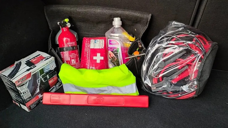 Vilka verktyg bör alltid finnas i bilen? Ditt vägkit
