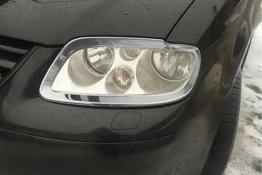 Volkswagen Caddy 2004–2010 Strålkastarlister (2 st, rostfritt stål) Image