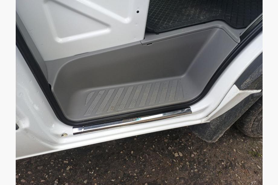 Mercedes Sprinter W906 2006–2018 Instegslister VIP-style (2 st, stål) Image