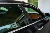 Maserati Quattroporte 2013–2023 Dörrstolpskåpor (2013-2017, kolfiber) foto 2